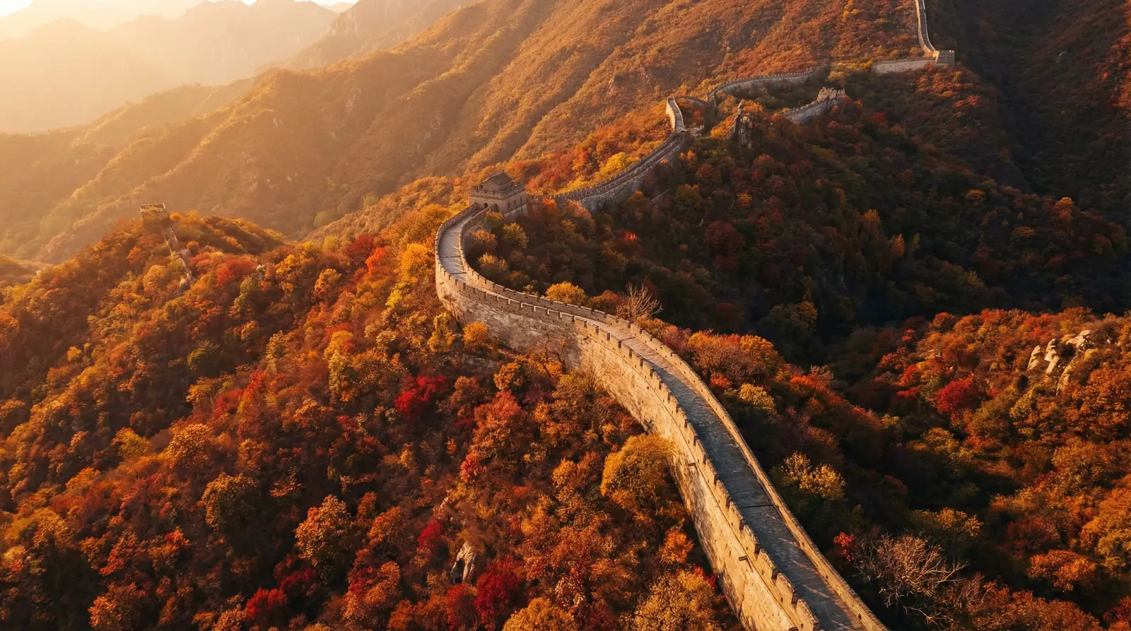 欧美乱码伦视频免费66网 秋日长城航拍全景